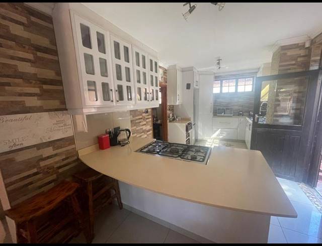 3 BEDROOM DUPLEX FOR SALE IN GLEN HILLS